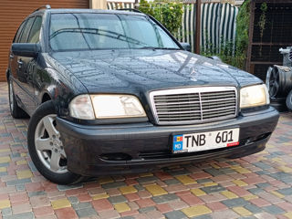 Mercedes C-Class foto 4