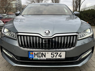 Skoda Superb foto 2