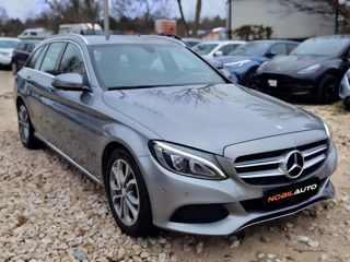 Mercedes C-Class Wagon foto 2