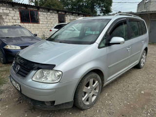 Volkswagen Touran foto 3