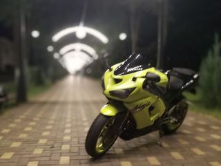 Kawasaki ZX6R foto 4