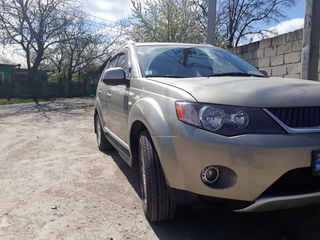 Mitsubishi Outlander foto 1