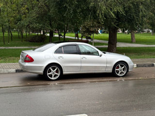 Mercedes E-Class foto 1