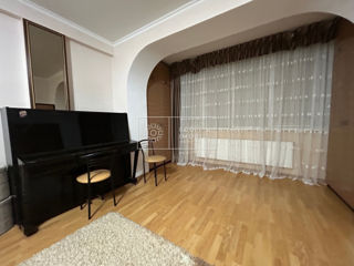 Apartament cu 4 camere, 110 m², Buiucani, Chișinău foto 3