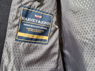 Palton Harvey & Jones foto 2