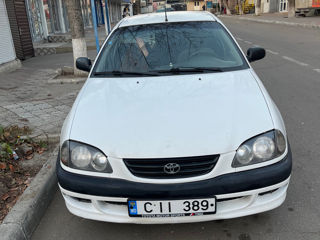 Toyota Avensis foto 2