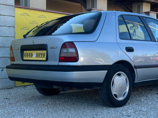 Nissan Sunny foto 5