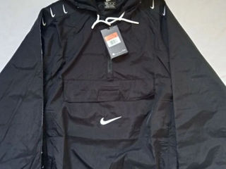 Costum Nike pe lampasuri foto 2