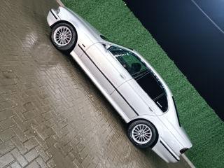 BMW 5 Series foto 3