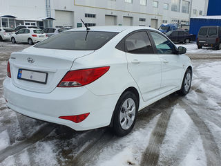 Hyundai Accent foto 8