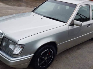 Mercedes Series (W124) foto 1