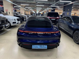 Porsche Taycan foto 4