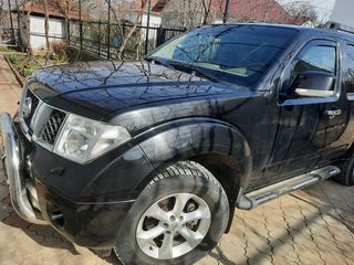 Nissan Pathfinder foto 2