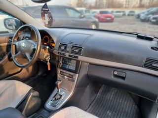 Toyota Avensis foto 14