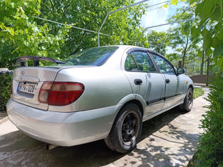 Nissan Almera foto 5