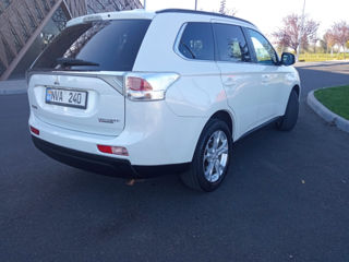 Mitsubishi Outlander foto 3