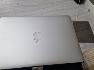 Se vinde MacBook 13 foto 2