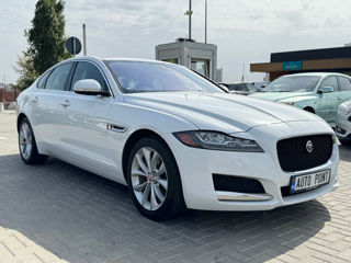 Jaguar XF foto 2