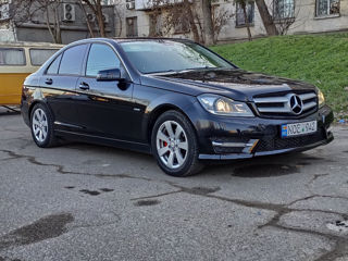 Mercedes C-Class foto 2