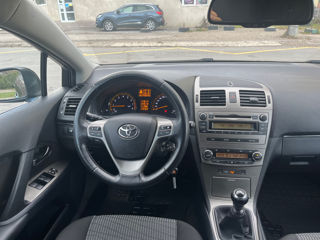 Toyota Avensis foto 8