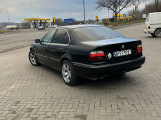 BMW 5 Series foto 2