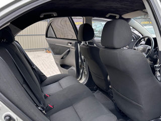 Toyota Avensis foto 8