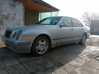 Mercedes E-Class foto 2