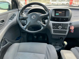 Nissan Almera Tino foto 8