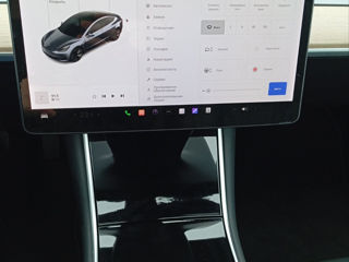 Tesla Model 3 foto 4