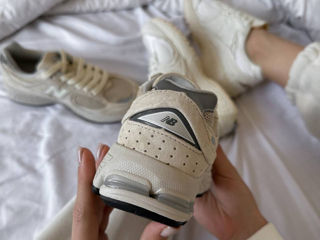 New Balance 2002R Cream Women's foto 10