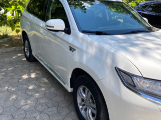 Mitsubishi Outlander foto 2