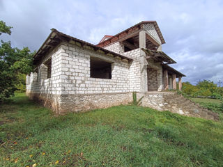 Vind Casa(380m2) pe 33 sote de pamint in or.Riscani str. G. Kotovski 99. foto 2