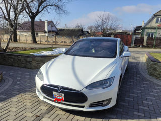 Tesla Model S foto 1