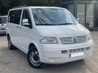 Volkswagen Caravelle foto 1