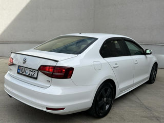 Volkswagen Jetta foto 7