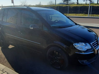 Volkswagen Touran foto 2