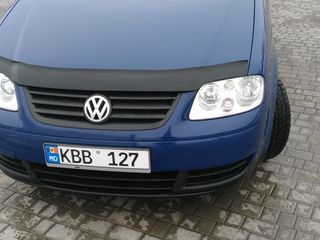 Volkswagen Touran foto 1