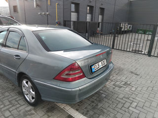 Mercedes C-Class foto 2