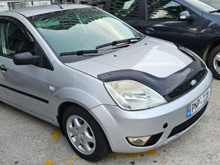 Ford Fiesta foto 6