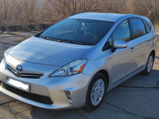 Toyota Prius v