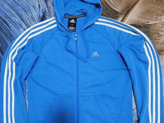 Hanorac adidas mărimea M 900 lei