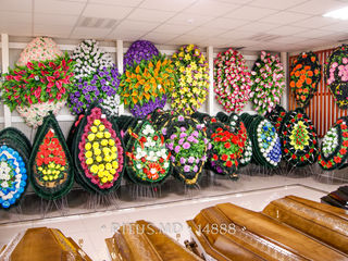 Coroane funerare, coşuri şi aranjamente florale în asortiment, 200+ modele în stoc foto 4