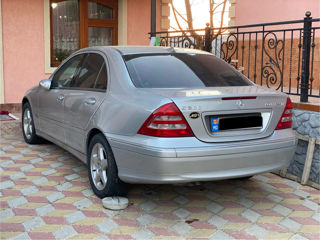 Mercedes C-Class foto 2