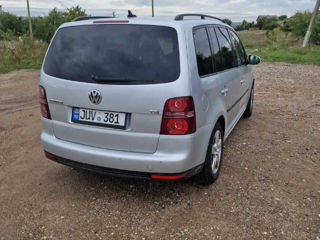 Volkswagen Touran foto 3