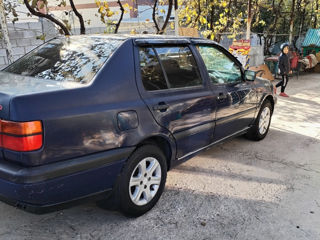 Volkswagen Vento foto 3