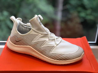 Женские кроссовки Nike, р-р 42 (27 см), 800 лей. foto 1