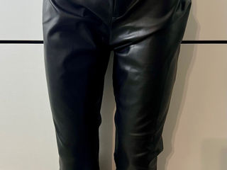 Pantaloni piele Zara