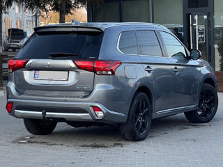 Mitsubishi Outlander foto 3