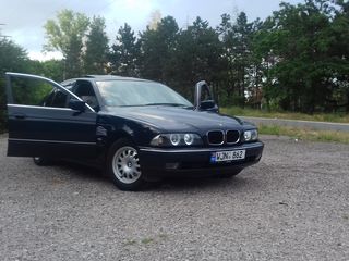 BMW 5 Series foto 2