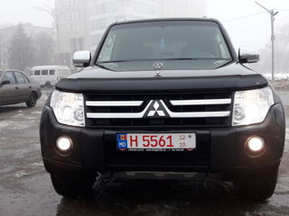 Mitsubishi Pajero foto 2